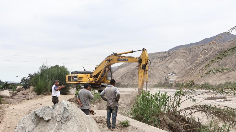 Trabajo en Bocatoma de Caqui