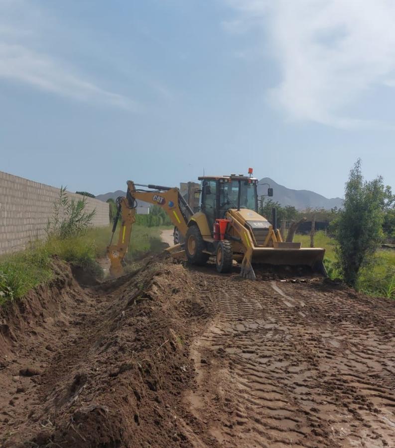 Limpieza de canal en La Esperanza