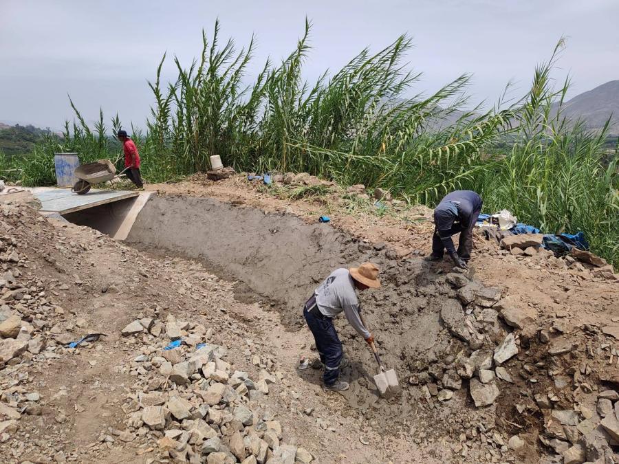 Trabajo de mejoramiento en el canal Palpa Alto por situación de urgencia